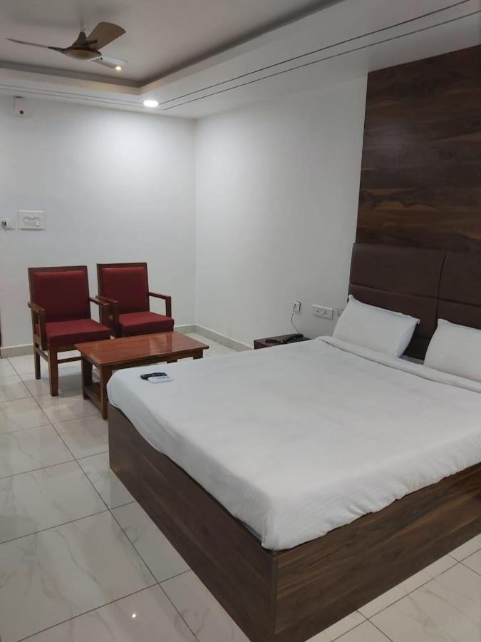 Hotel Sahasra Dla Warangal Buitenkant foto