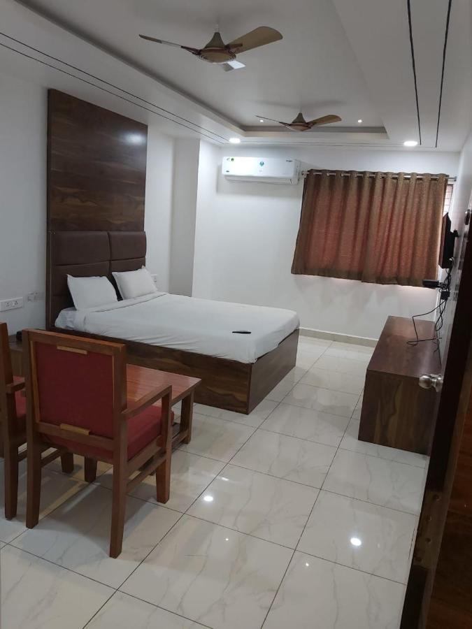 Hotel Sahasra Dla Warangal Buitenkant foto