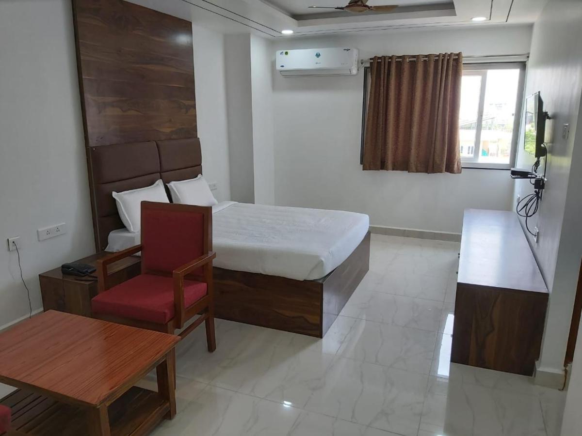 Hotel Sahasra Dla Warangal Buitenkant foto